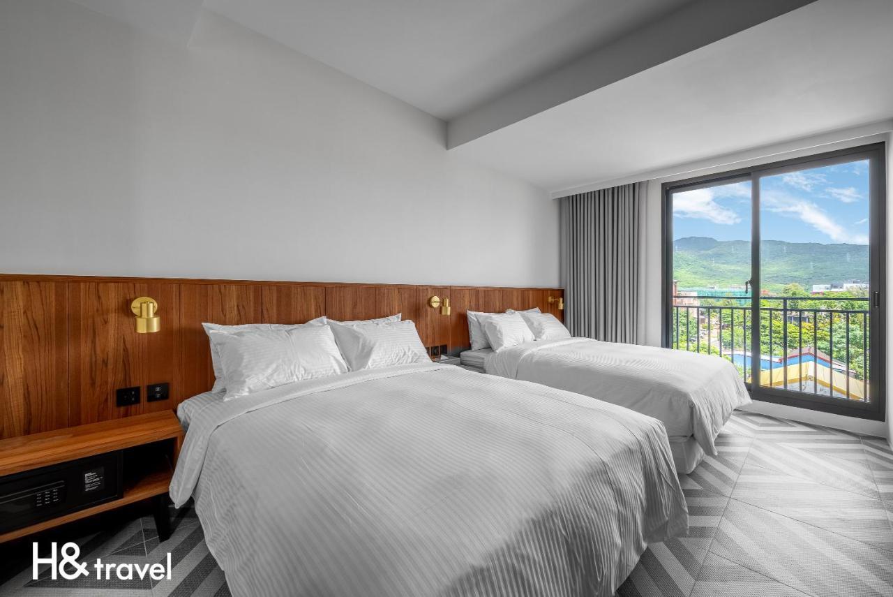 Black Horn B&B Старе місто Хенчун Екстер'єр фото